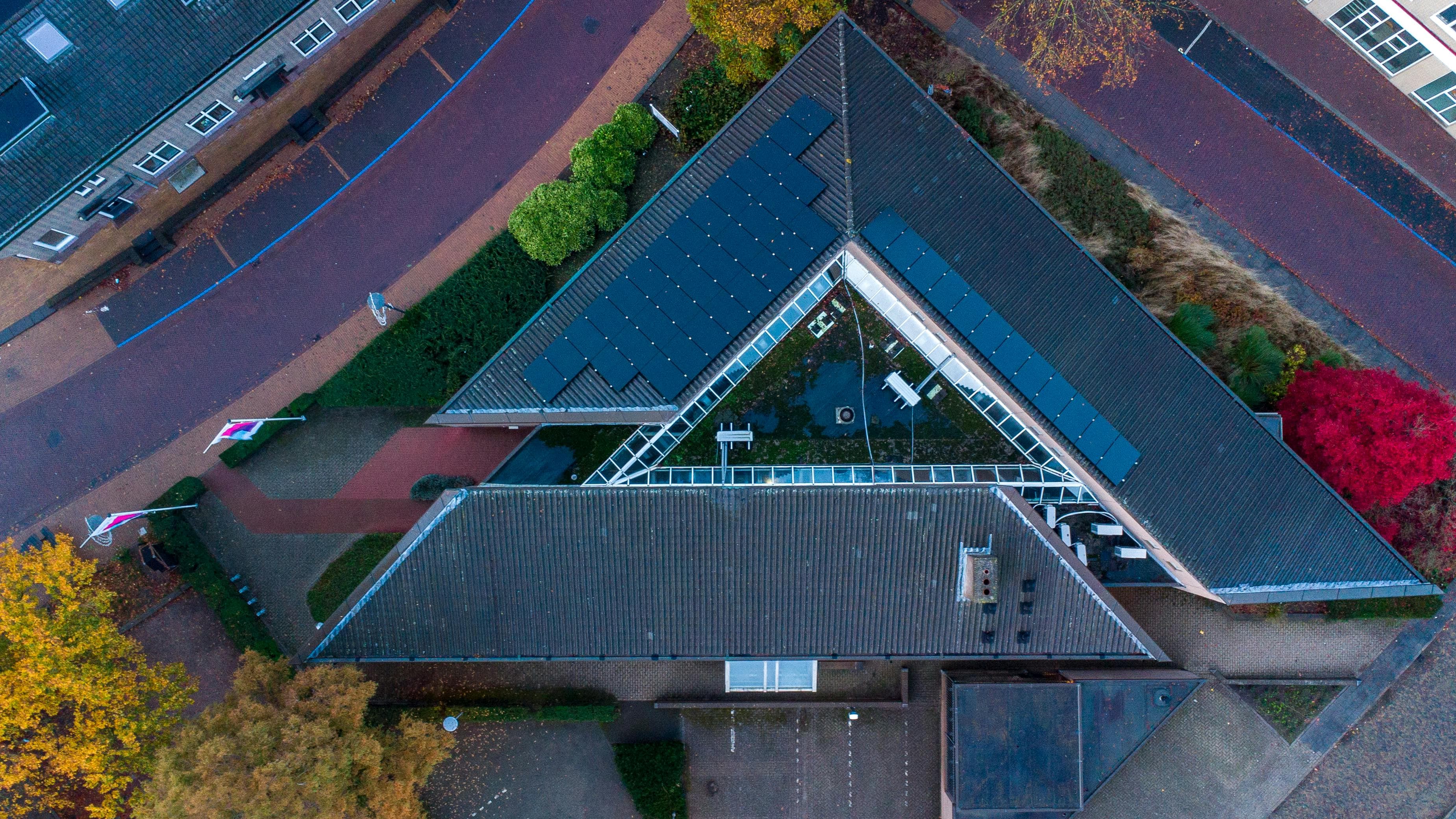 256 kWp и 240 kWp кровни соларни централи